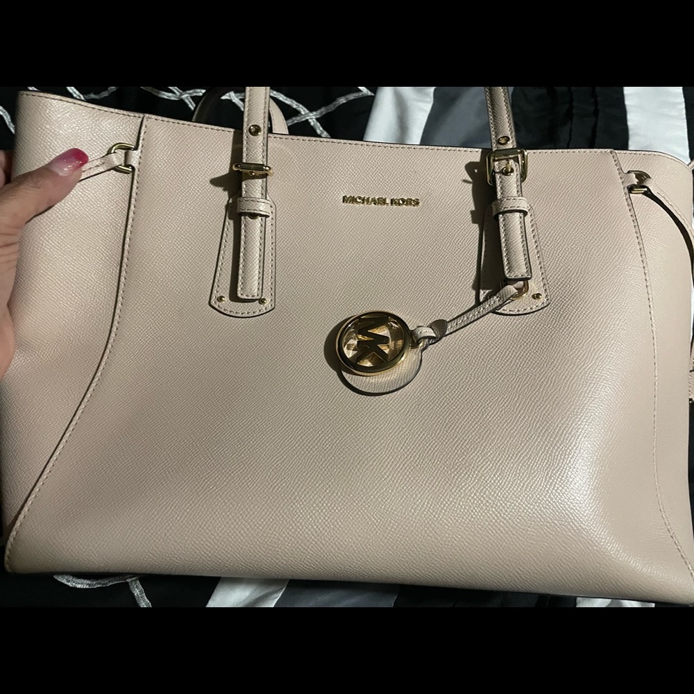 Gently used(like new) Michael Kors purse. Blush in color.